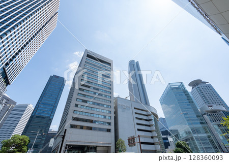 大阪駅前風景（ヒルトン他/2025年7月） 128360093