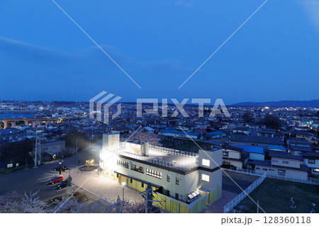 グレットタワーみなとから観る八戸市街と桜(青森県八戸市) グレットタワーみなとから観る八戸市街と桜(青森県八戸市) 128360118