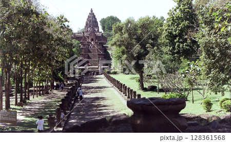 Historical Park / パノムルン遺跡，パノムルン歴史公園（参道から本堂へ）@Thai 128361568