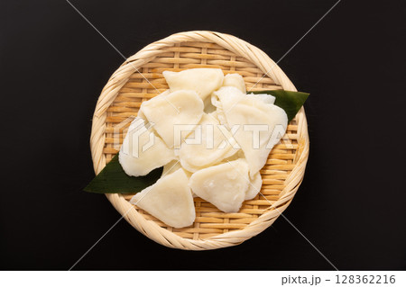 ［岩手県　遠野市］茹で　ひっつみ 128362216