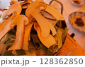 秋の料理、松茸の鍋 128362850