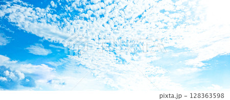 青空と雲のシンプルな風景 青空と雲のシンプルな風景 128363598