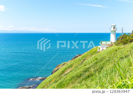 夏の青い空と灯台 夏の青い空と灯台 128363947