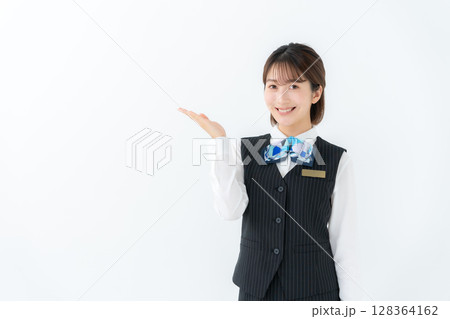 制服の若い女性 ビジネス 手かざし 制服の若い女性 ビジネス 手かざし 128364162