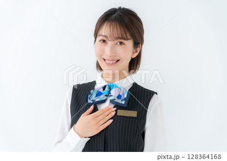 制服の若い女性　ビジネス　お任せ 128364168