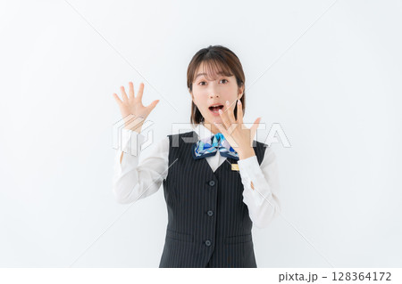 制服の若い女性 ビジネス 驚く 制服の若い女性 ビジネス 驚く 128364172