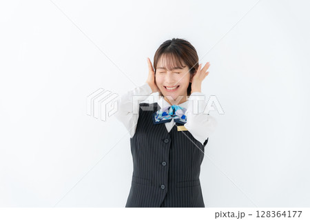 制服の若い女性　ビジネス　驚く 128364177