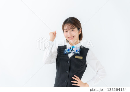 制服の若い女性 ビジネス ガッツポーズ 制服の若い女性 ビジネス ガッツポーズ 128364184