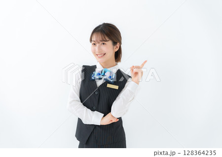 制服の若い女性　ビジネス　指差し 128364235