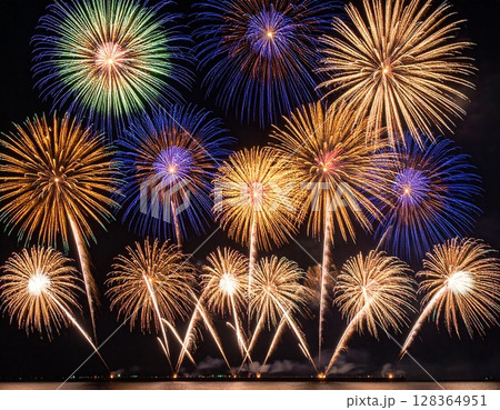 夜空に打ち上がる花火 夜空に打ち上がる花火 128364951