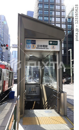 東京メトロ東西線、銀座線、都営地下鉄浅草線の日本橋駅B10番出入口 128365628