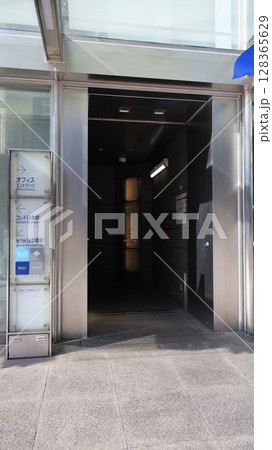 東京メトロ東西線、銀座線、都営地下鉄浅草線の日本橋駅C1番出入口、コレド日本橋に直結 128365629