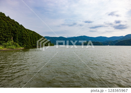 福井県、三方五湖の風景 128365967