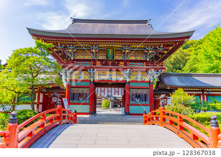 （佐賀県）祐徳稲荷神社  楼門 128367038