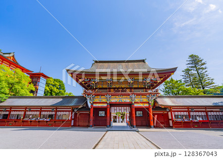 （佐賀県）祐徳稲荷神社  楼門 128367043