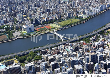 東京　隅田川と桜橋 128367230