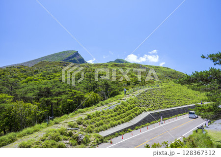 えびの高原硫黄山から韓国岳 128367312