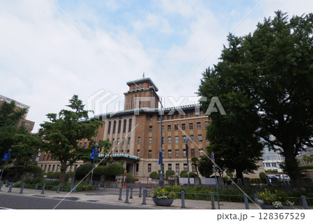 日本大通りの夏 128367529