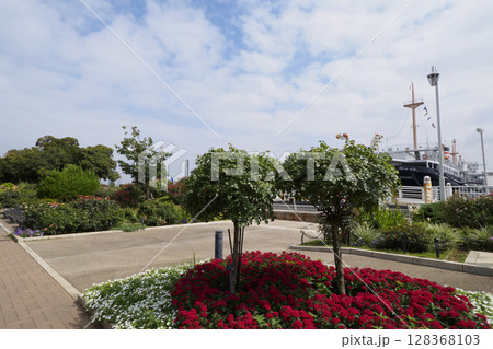 山下公園から見た山下臨港パーク 山下公園から見た山下臨港パーク 128368103
