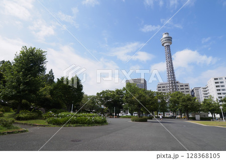 山下公園から見た山下臨港パーク 128368105