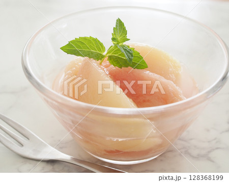 おいしい桃のコンポート 128368199