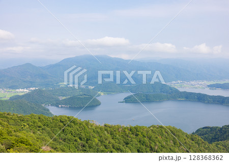 福井県、五胡テラスから見た三方五湖の風景 128368362