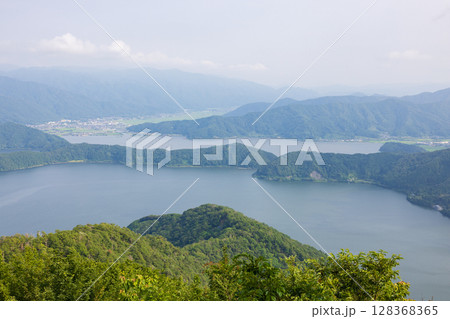 福井県、五胡テラスから見た三方五湖の風景 福井県、五胡テラスから見た三方五湖の風景 128368365