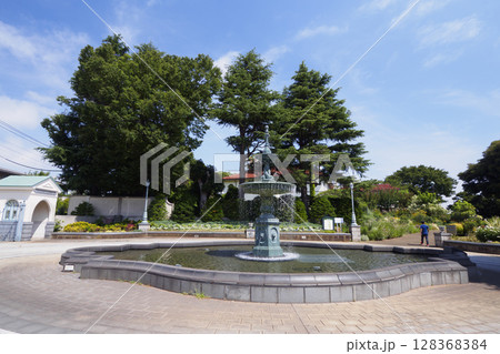 港の見える丘公園の庭園 128368384