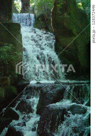 日本庭園の滝　大曽根の瀧　徳川園 128372446