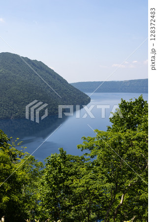 北海道裏摩周展望台からの摩周湖 128372483
