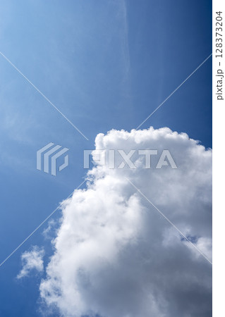 夏の空 鮮やかな空 青空 晴れ 7月 ダイナミック イメージ 夏の空 鮮やかな空 青空 晴れ 7月 ダイナミック イメージ 128373204