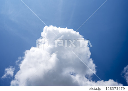 夏の空 鮮やかな空 青空 晴れ 7月 ダイナミック イメージ 夏の空 鮮やかな空 青空 晴れ 7月 ダイナミック イメージ 128373479