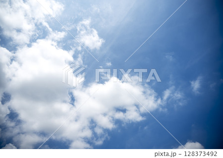 夏の空 鮮やかな空 青空 晴れ 7月 ダイナミック イメージ 夏の空 鮮やかな空 青空 晴れ 7月 ダイナミック イメージ 128373492