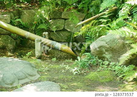 庭園にあるししおどし　徳川園 128373537