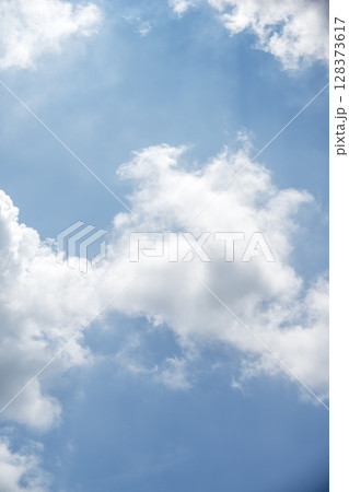 夏の空 淡い空 青空 晴れ 7月 イメージ 夏の空 淡い空 青空 晴れ 7月 イメージ 128373617