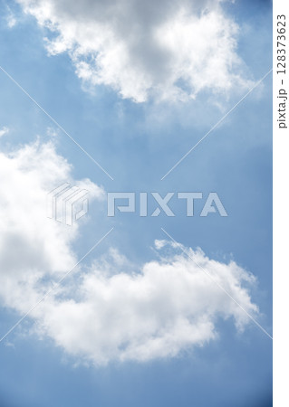 夏の空 淡い空 青空 晴れ 7月 イメージ 128373623
