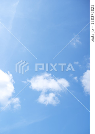 夏の空 淡い空 青空 晴れ 7月 イメージ 128373823