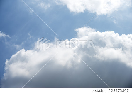 夏の空 淡い空 青空 晴れ 7月 イメージ 128373867