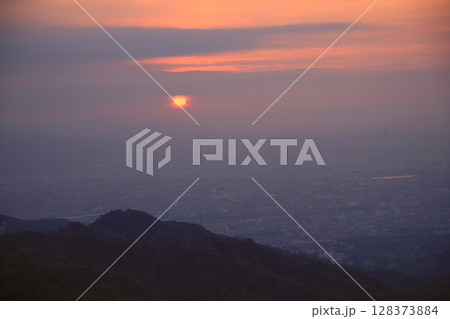 朝日と大阪平野 128373884