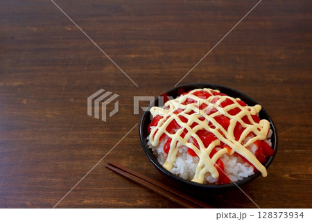 ケチャップとマヨネーズをかけたご飯・ケチャマヨご飯 ケチャップとマヨネーズをかけたご飯・ケチャマヨご飯 128373934