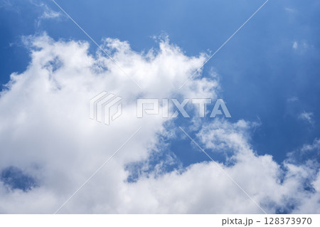 夏の空 鮮やかな空 青空 晴れ 7月 イメージ 128373970