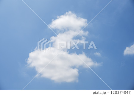 夏の空 淡い空 青空 晴れ 7月 イメージ 128374047