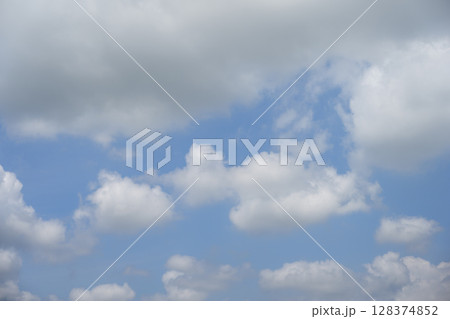 夏の空 淡い空 青空 晴れ 7月 イメージ 夏の空 淡い空 青空 晴れ 7月 イメージ 128374852