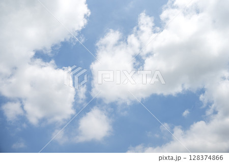 夏の空 淡い空 青空 晴れ 7月 イメージ 128374866