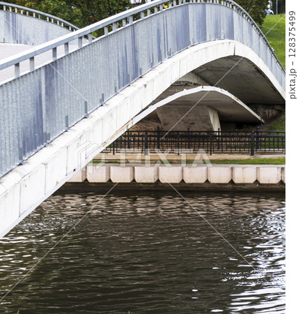Shot of the bridge across the river 128375499