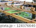 伊勢神宮の手水舎 128376640