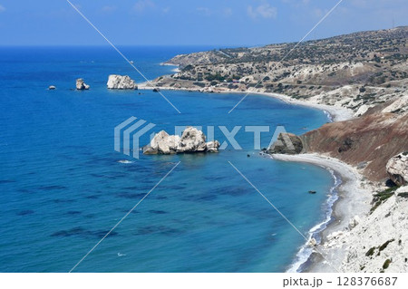 キプロス、パフォス郊外、ペトラ・トゥ・ロミウ海岸、アフロディーテ(ビーナス)生誕の地 キプロス、パフォス郊外、ペトラ・トゥ・ロミウ海岸、アフロディーテ(ビーナス)生誕の地 128376687