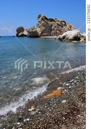 キプロス、パフォス郊外、ペトラ・トゥ・ロミウ海岸、アフロディーテ(ビーナス)生誕の地 キプロス、パフォス郊外、ペトラ・トゥ・ロミウ海岸、アフロディーテ(ビーナス)生誕の地 128376692