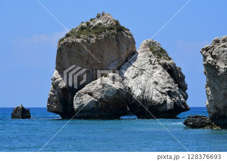 キプロス、パフォス郊外、ペトラ・トゥ・ロミウ海岸、アフロディーテ(ビーナス)生誕の地 キプロス、パフォス郊外、ペトラ・トゥ・ロミウ海岸、アフロディーテ(ビーナス)生誕の地 128376693