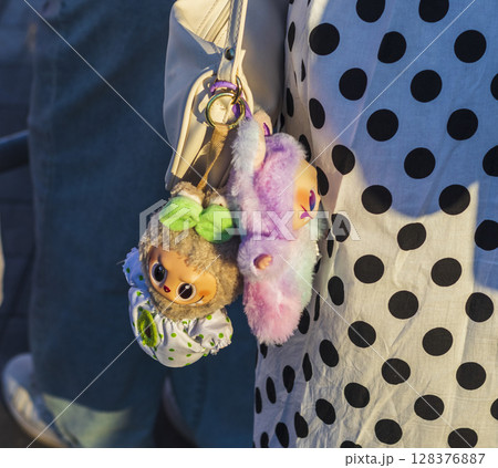 Popular key chain toy, attached to the purse 128376887